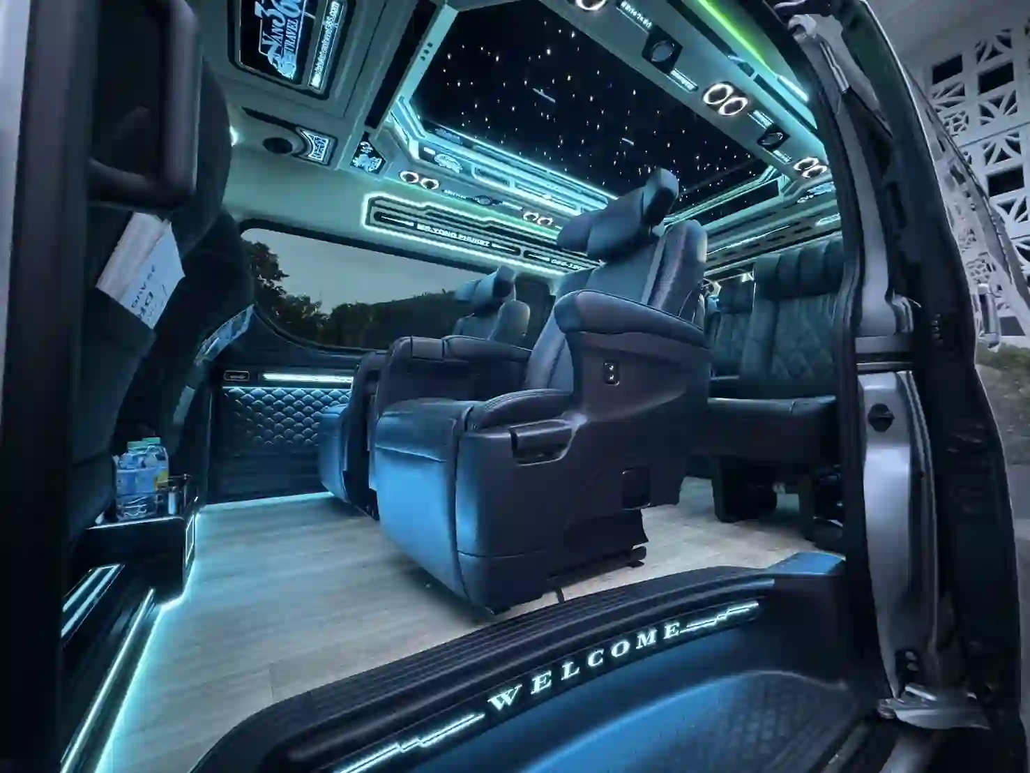 เช่าเหมารถตู้ VIP ภูเก็ต บริการรถตู้หรูพร้อมคนขับสำหรับทริปพิเศษในภูเก็ต