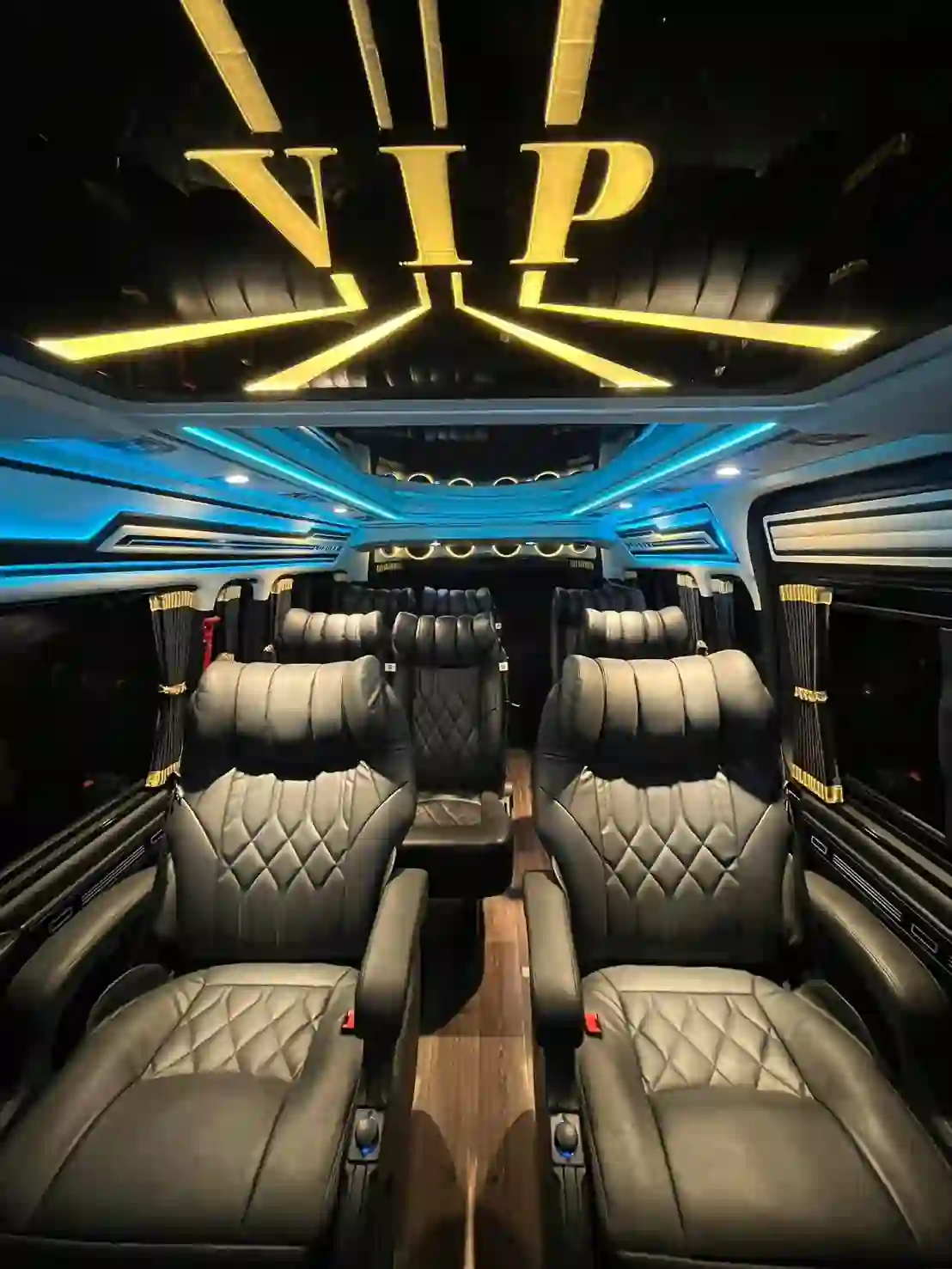 เช่ารถตู้ VIP ภูเก็ต พร้อมบริการคนขับที่มีประสบการณ์