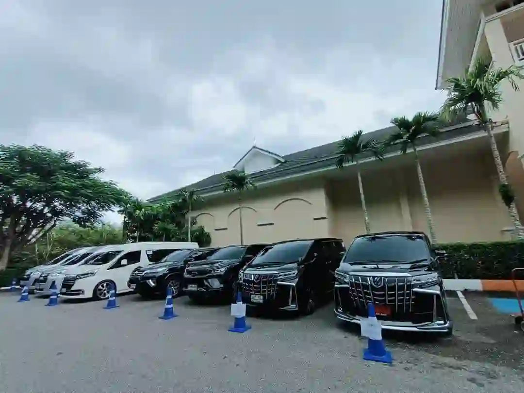 รถหรูพร้อมคนขับภูเก็ต บริการรถตู้เช่า alphard ระดับพรีเมียม